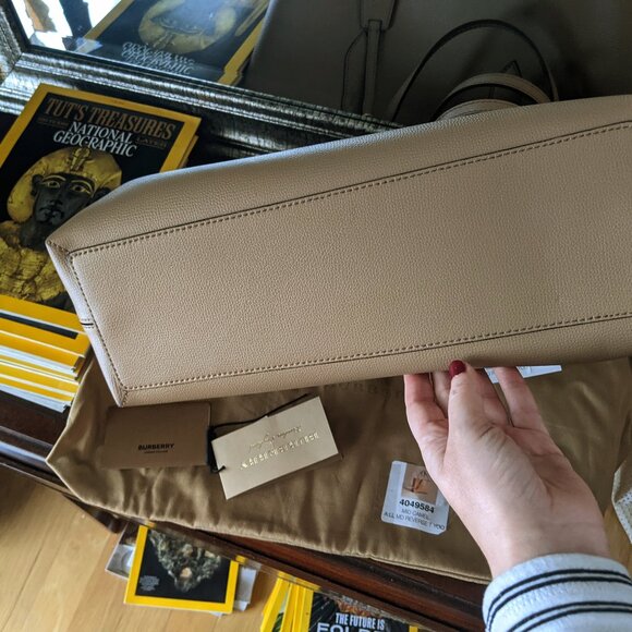 BURBERRY HAYMARKET REVERSIBLE TOTE BAG/mid Camel - Picture 5 of 7